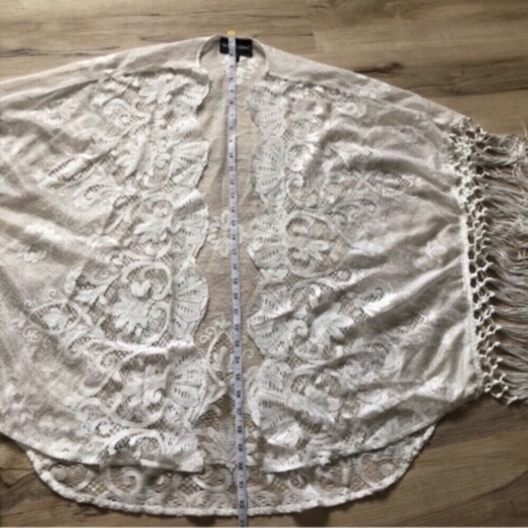 Frank Lyman Design Cream Lace Cover-Up - Picture 7 of 8
